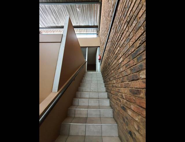 240M² WAREHOUSE TO LET IN DRIEHOEK